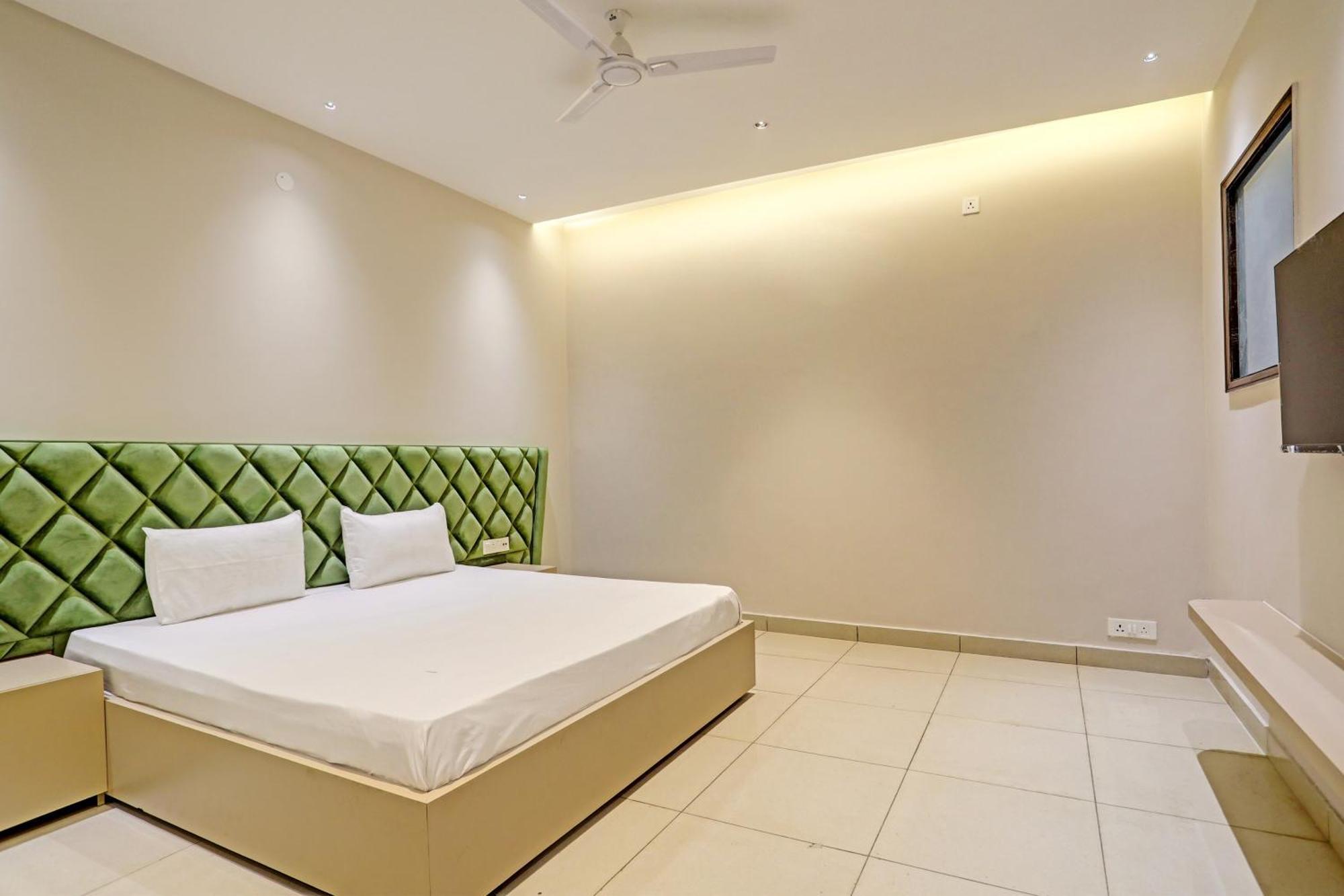 Hotel O Miraas Hotel And Banquet Hall 卢迪亚纳 外观 照片